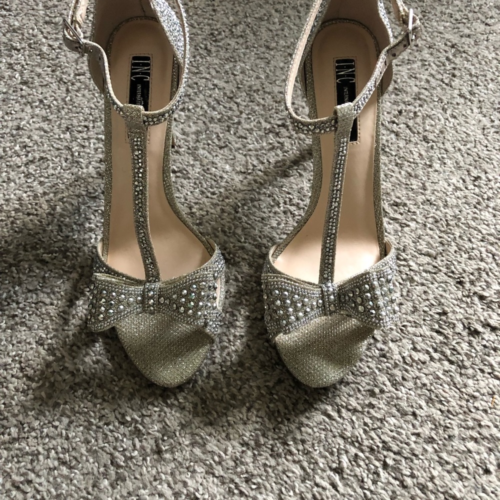 Champagne bow formal shoe